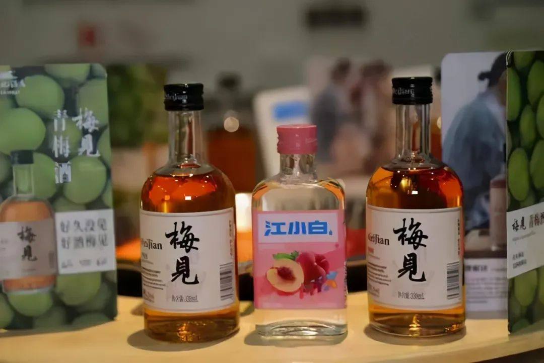 一瓶啤酒卖500元，进入“中年危机”的啤酒厂魔怔了