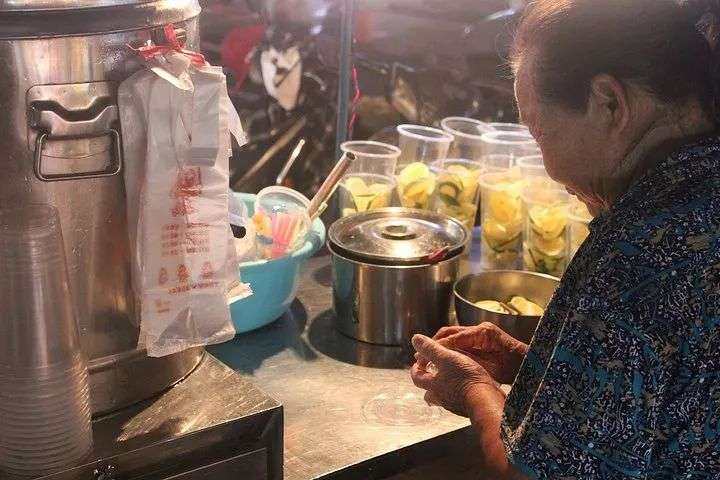 喜茶奔向600亿、手打柠檬茶成新宠，新式茶饮凭什么融资拿到手软